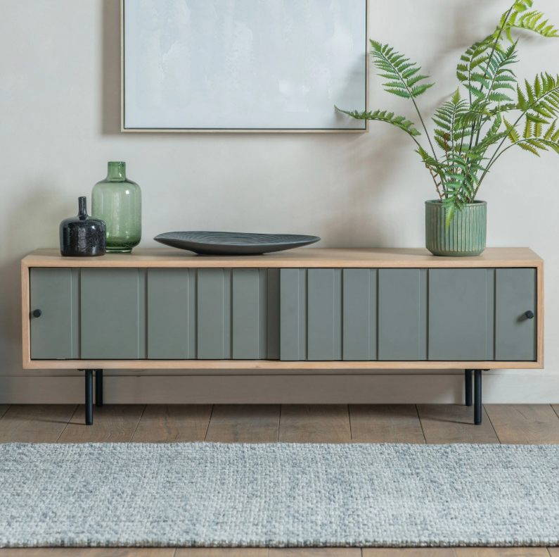 Gaya Oak Media Unit