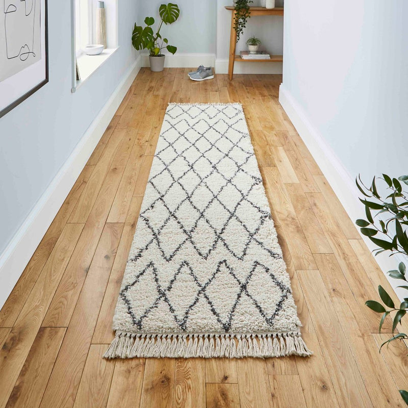 diamond plush rug in white and black 4 sizes available