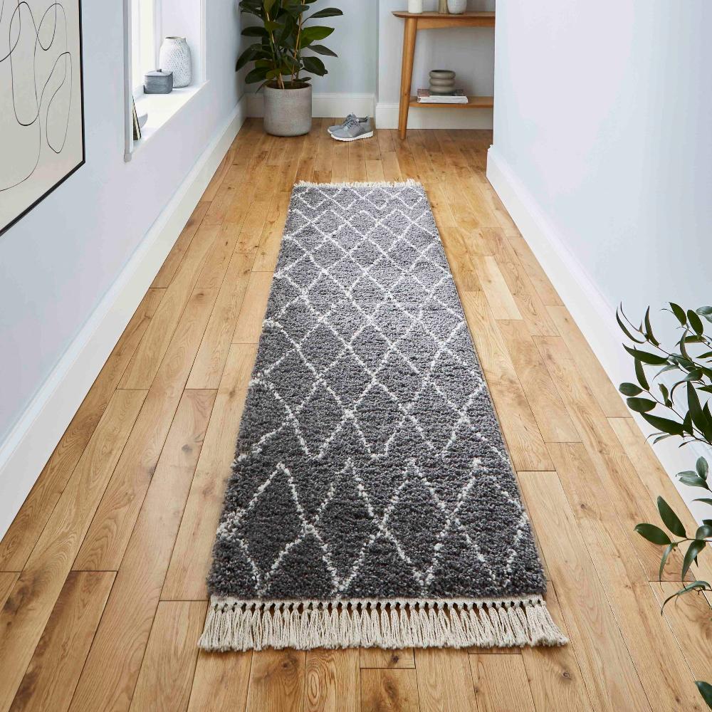 diamond plush rug in white and black 4 sizes available