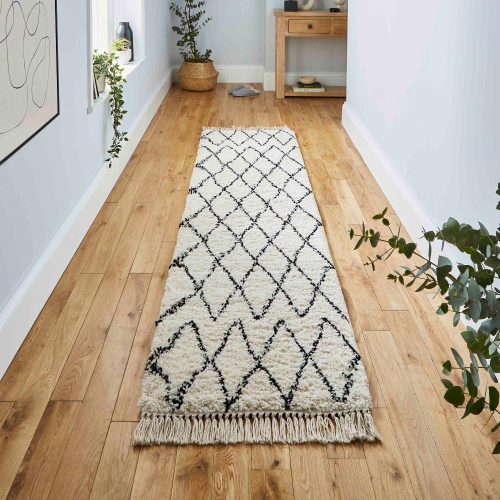 diamond plush rug in white and black 4 sizes available