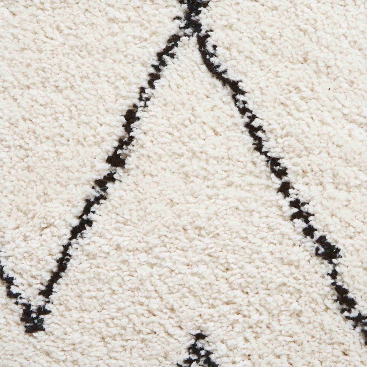 diamond plush rug in white and black 4 sizes available