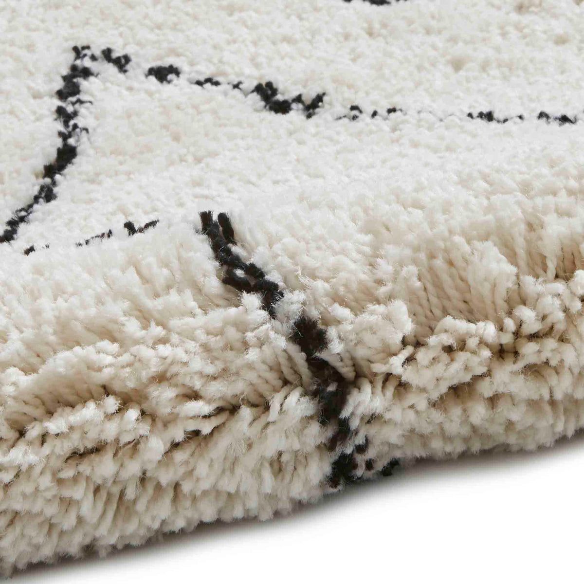 diamond plush rug in white and black 4 sizes available