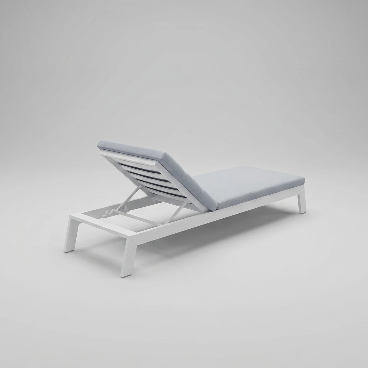 Dessa Outdoor Sun Lounger in White