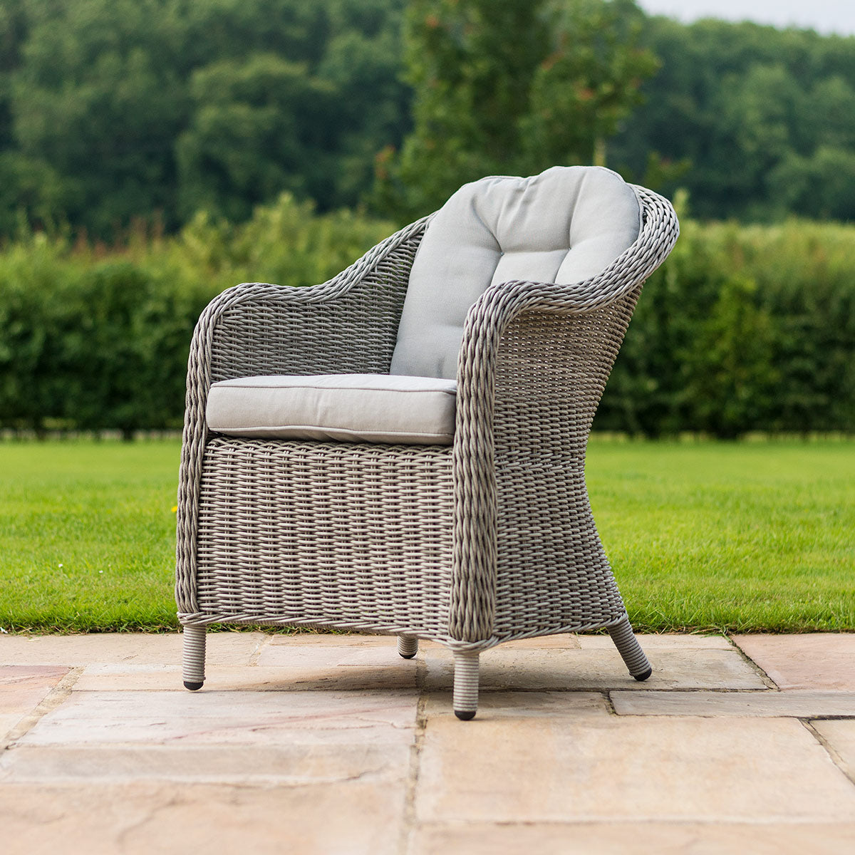 grasmere outdoor rattan 4 seat round dining set with heritage chairs