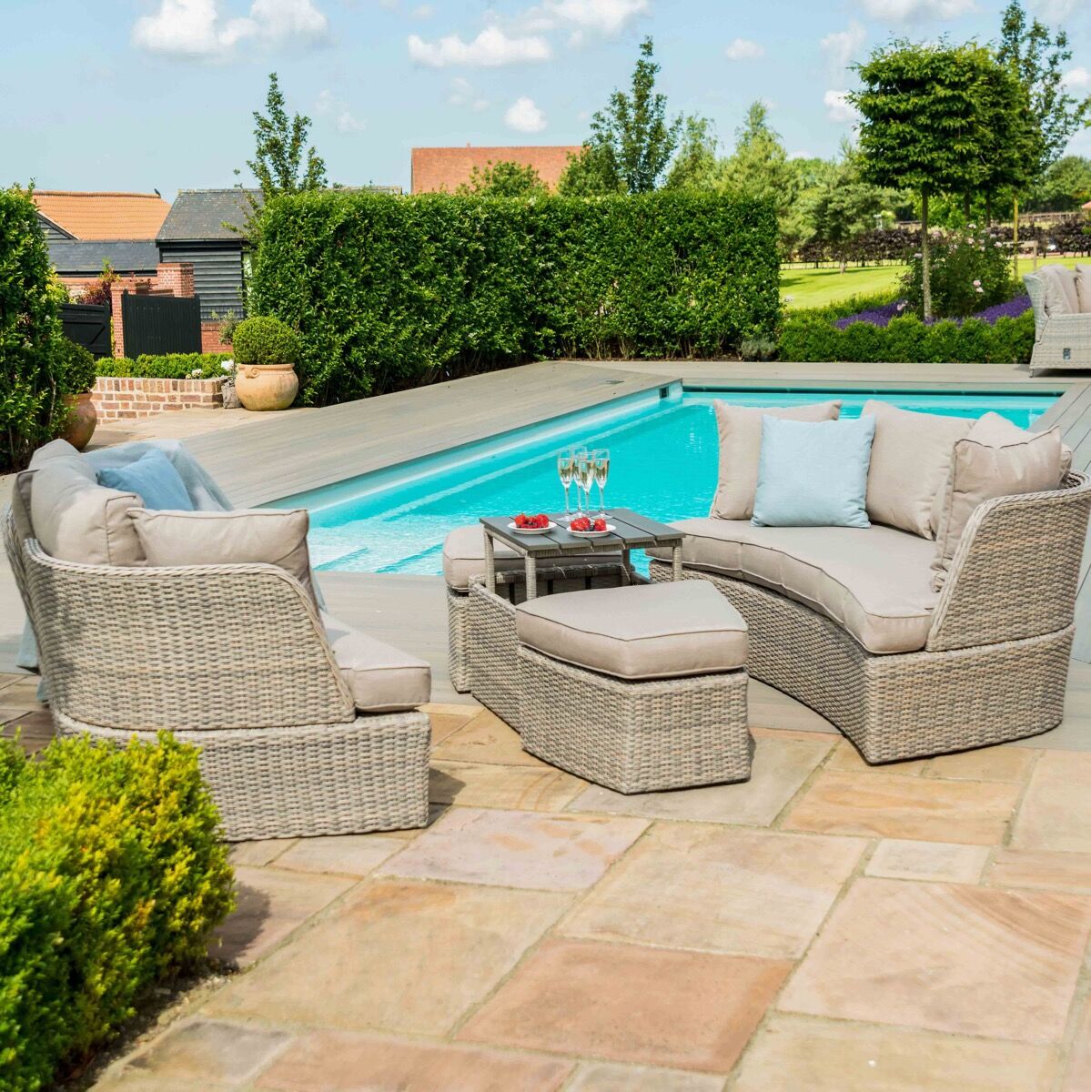 Kendal Outdoor Rattan Daybed Set