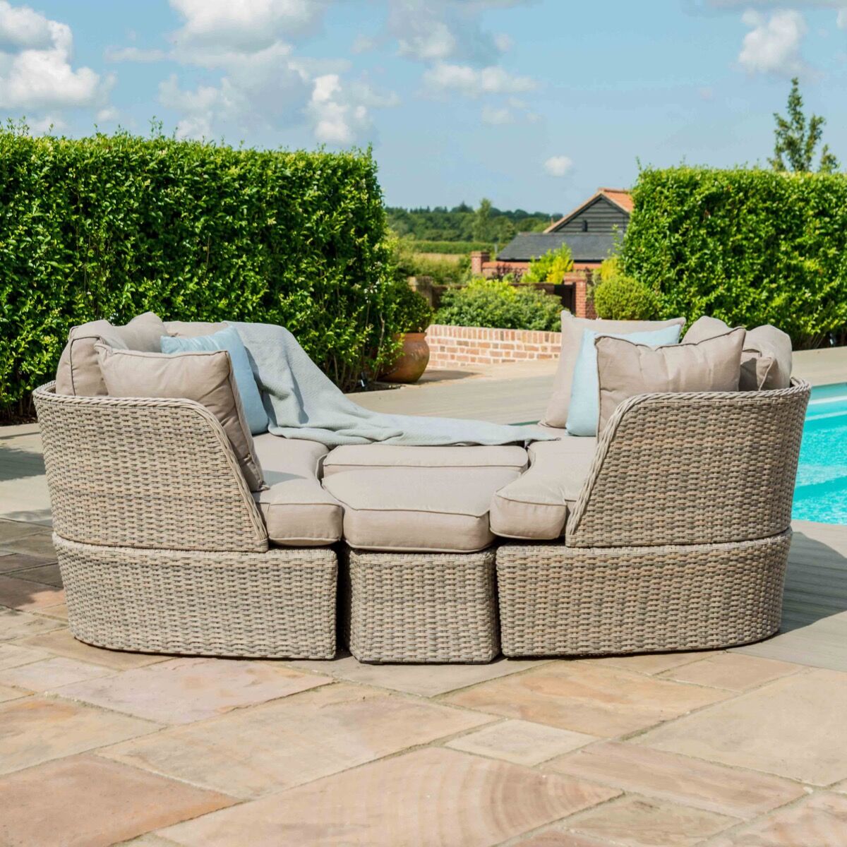 Kendal Outdoor Rattan Daybed Set