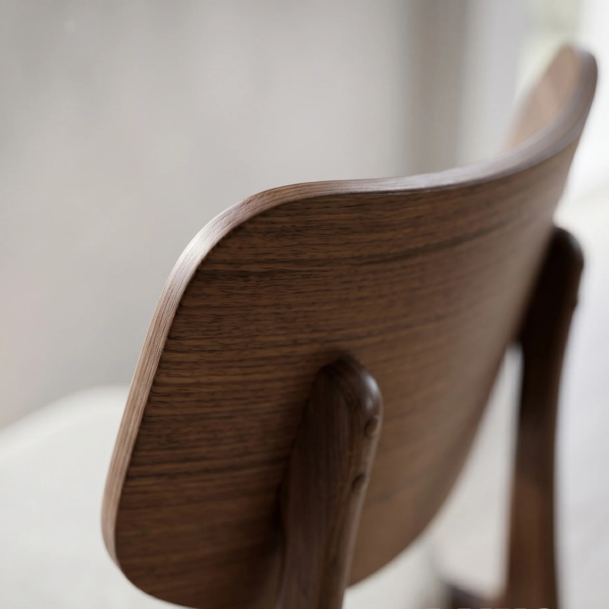Kibano Walnut Curved Wood Set of 2 Dining Chairs in Oatmeal Boucle