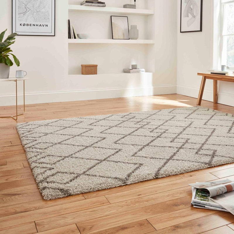 diamond geo shaggy rug in white and black 2 sizes available