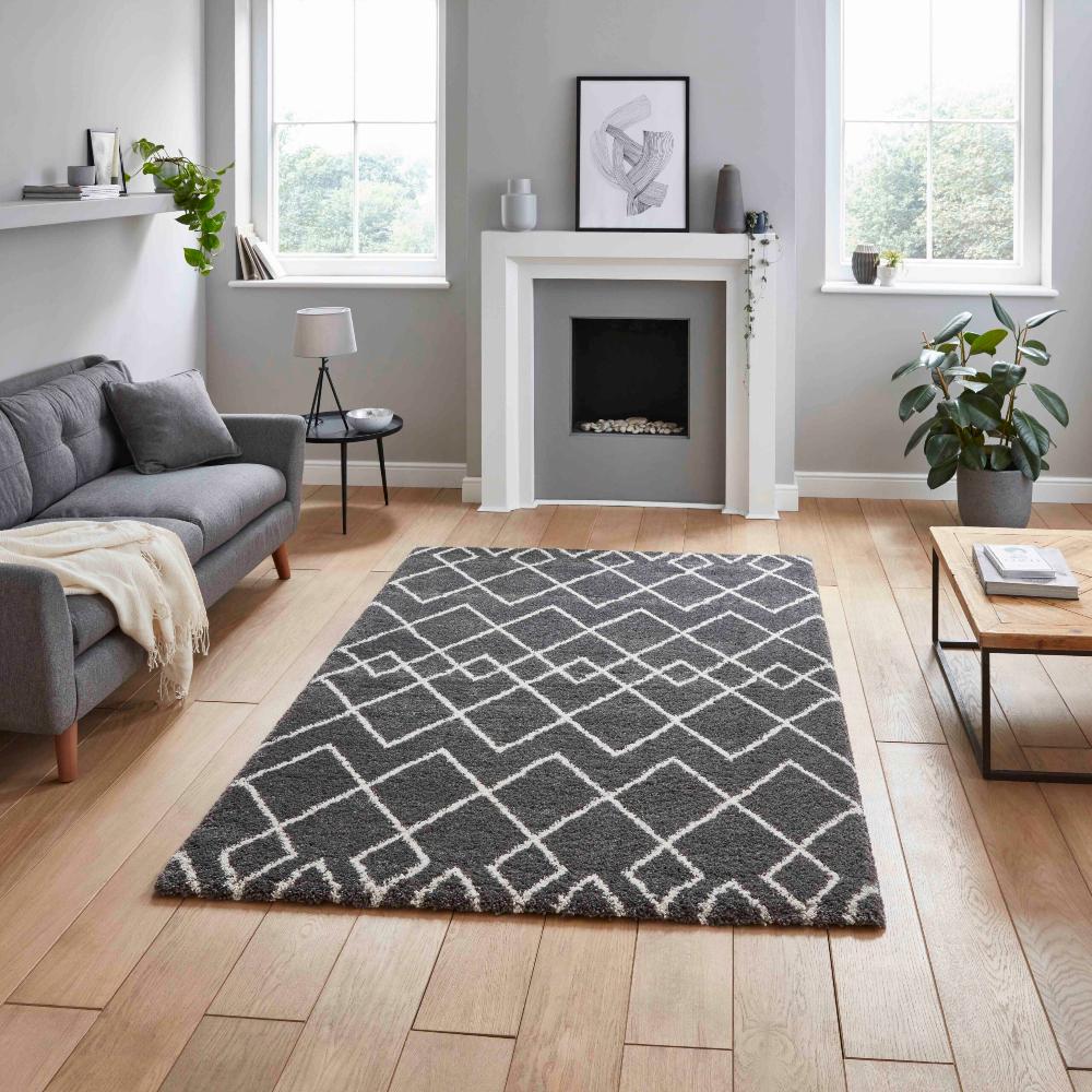 diamond geo shaggy rug in white and black 2 sizes available