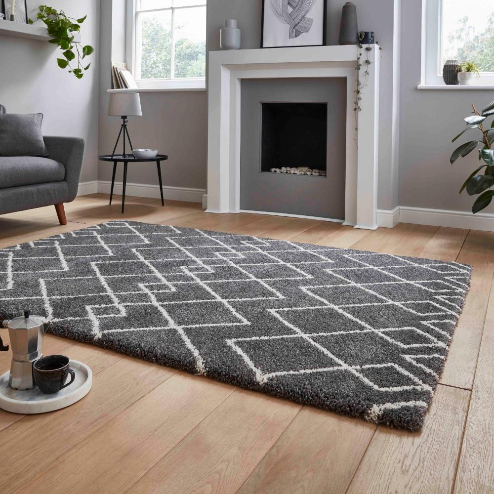 diamond geo shaggy rug in white and black 2 sizes available