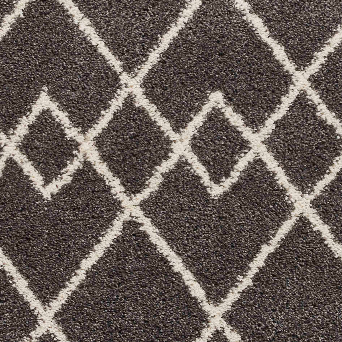 diamond geo shaggy rug in white and black 2 sizes available