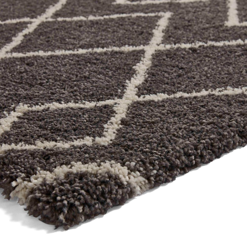 diamond geo shaggy rug in white and black 2 sizes available