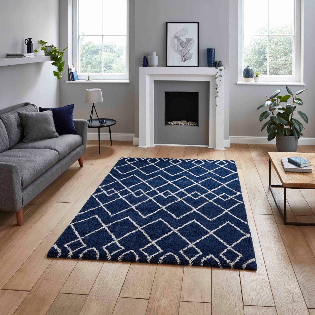 diamond geo shaggy rug in white and black 2 sizes available