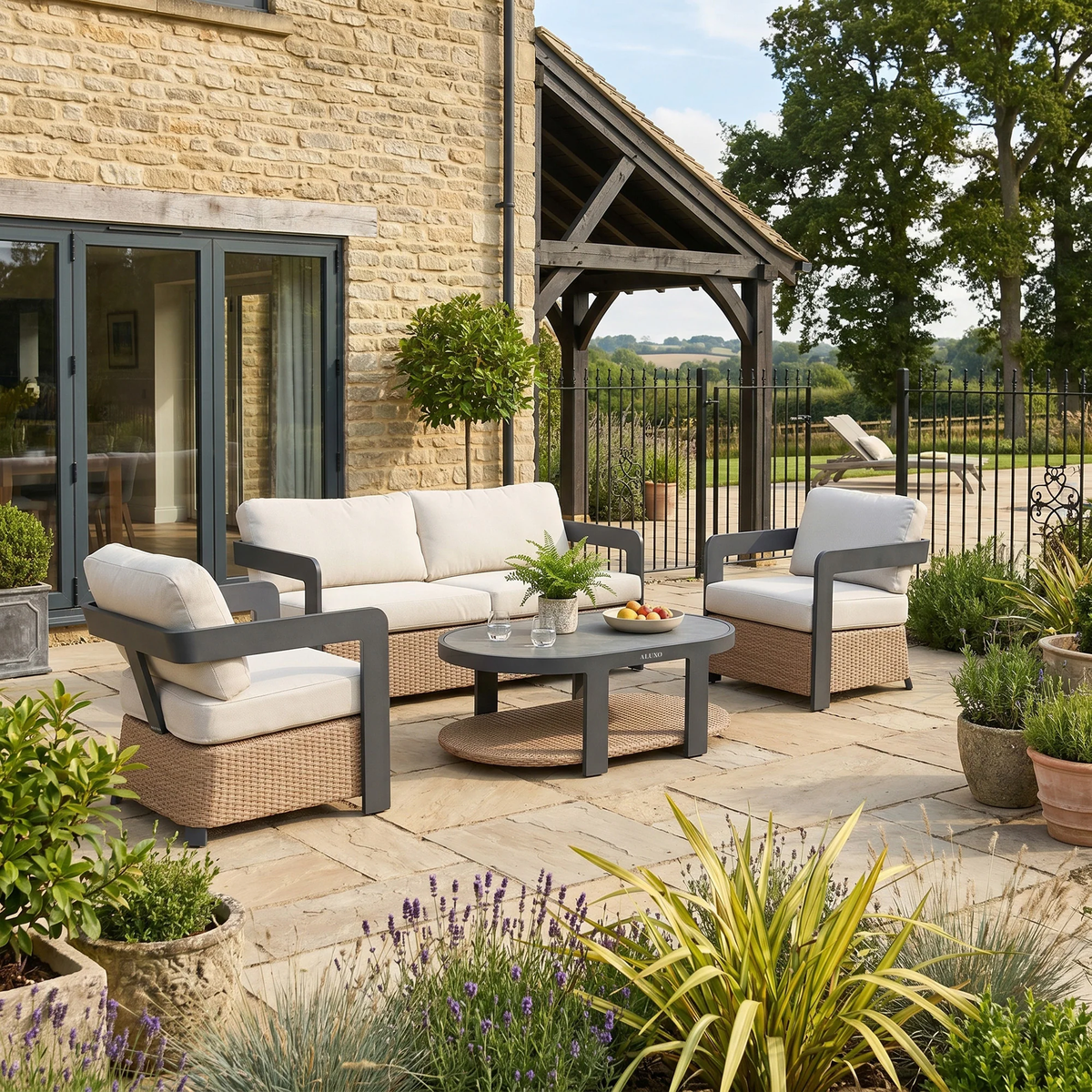 Solara Outdoor Lounge Set - Wicker - 5 Seater