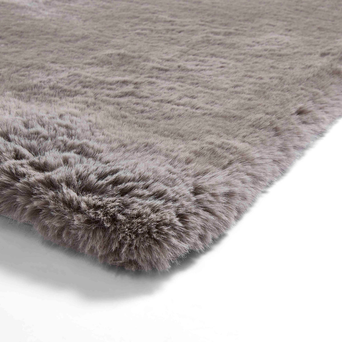 cushy soft shaggy rug in beige 4 sizes available